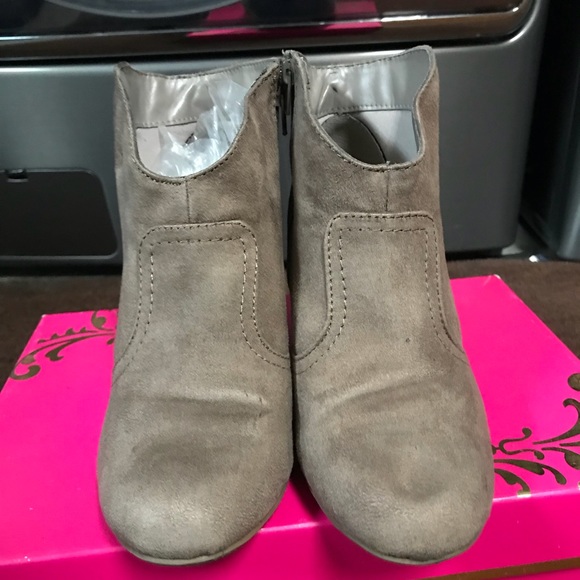 Booties - Picture 5 of 5